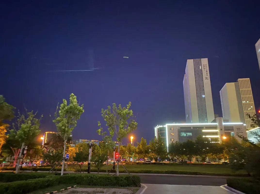 下班后的夜空